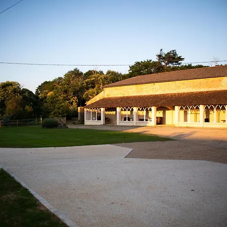 ベッド・アンド・ブレックファスト Domaine De La Briouse Sanxay