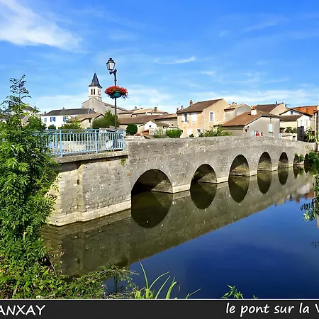 ベッド・アンド・ブレックファスト Domaine De La Briouse Sanxay